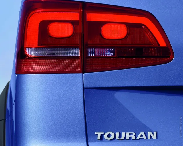 Volkswagen Cross Touran 2011 minivan — 21