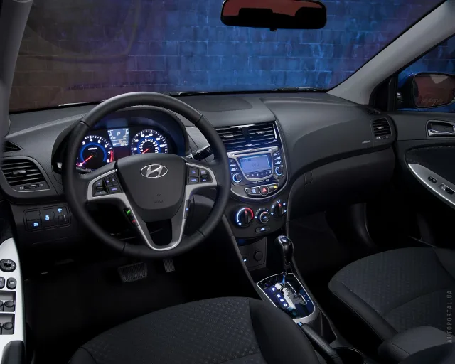 Hyundai Accent 2011 хетчбек — 8