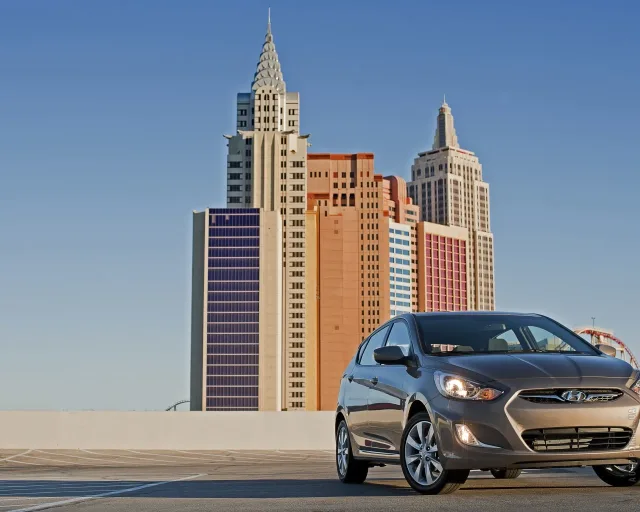 Hyundai Accent 2011 хетчбек — 24