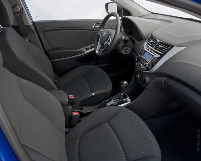 Hyundai Accent 2011 хетчбек — 9
