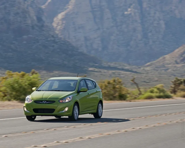 Hyundai Accent 2011 хетчбек — 25