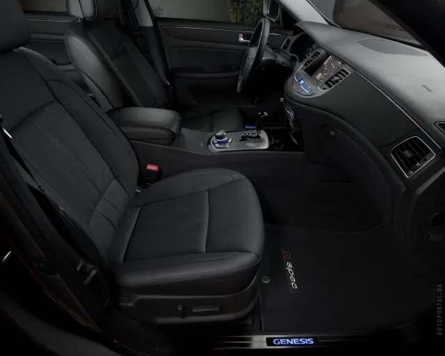 Hyundai Genesis 3.8 AT Premium — 5