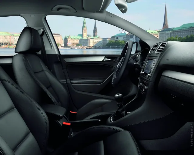 Volkswagen Golf 2012 хетчбек — 12