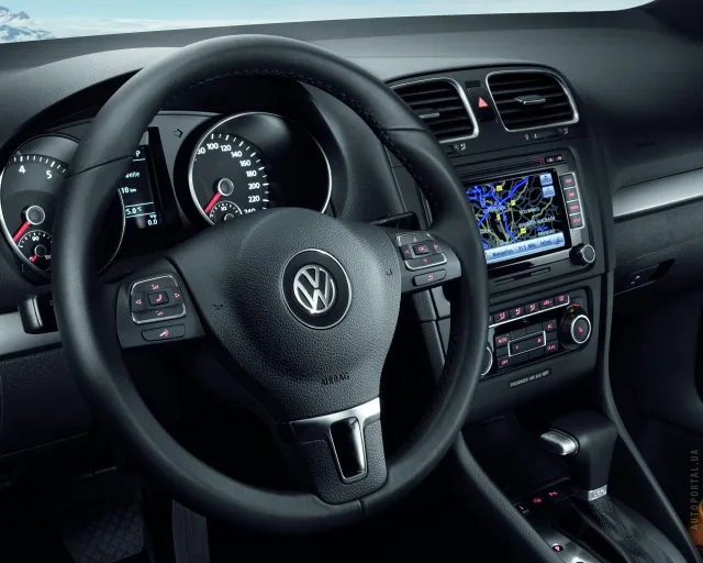 Volkswagen Golf 2012 хетчбек — 20