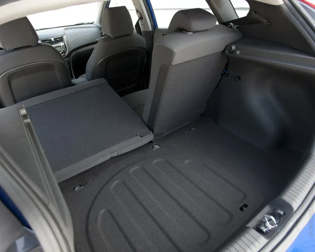 Hyundai Accent 2011 хетчбек — 14
