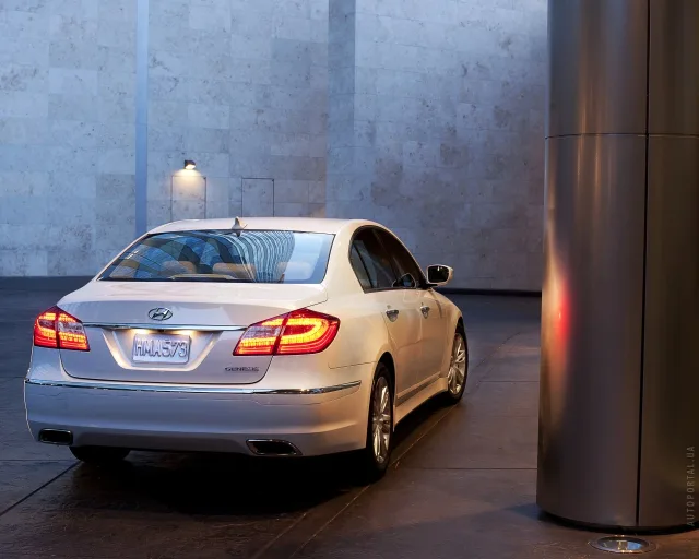 Hyundai Genesis 3.8 AT Premium — 22