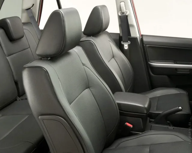 Suzuki Grand Vitara 2005 кросовер — 7