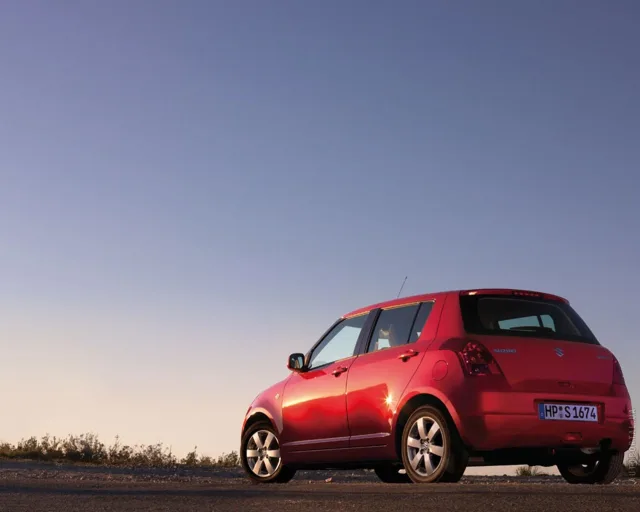 Suzuki Swift 2004 хетчбек — 8