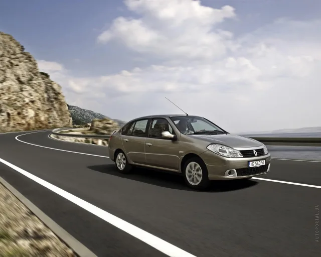 Renault Symbol 2009 sedan — 17