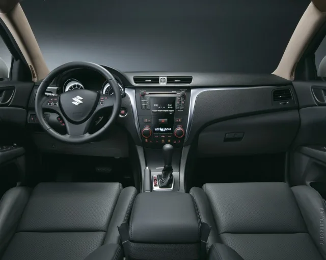 Suzuki Kizashi седан — 2