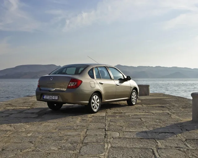 Renault Symbol 2009 sedan — 25