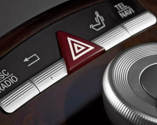 Mercedes-Benz S-Class 2005 седан — 4