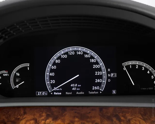 Mercedes-Benz S-Class 2005 седан — 12