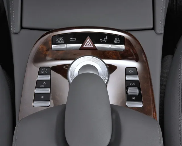 Mercedes-Benz S-Class 2005 седан — 20
