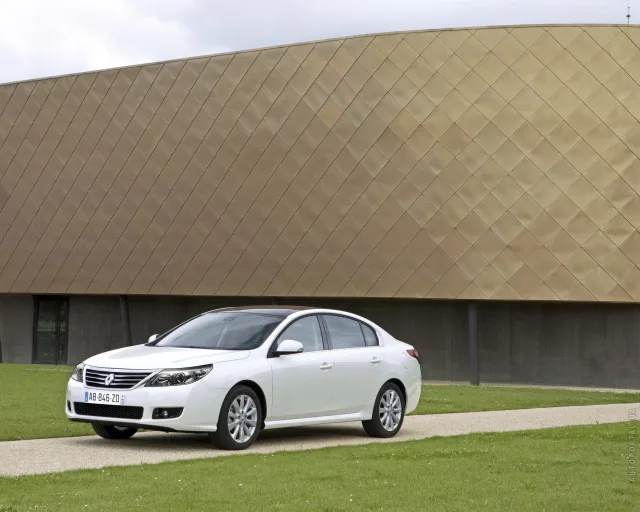 Renault Latitude (Рено Латитьюд) седан — 8