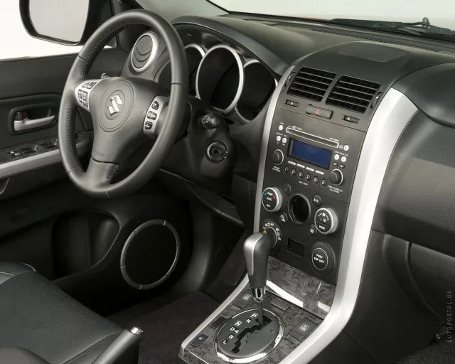 Suzuki Grand Vitara 2005 кросовер — 6