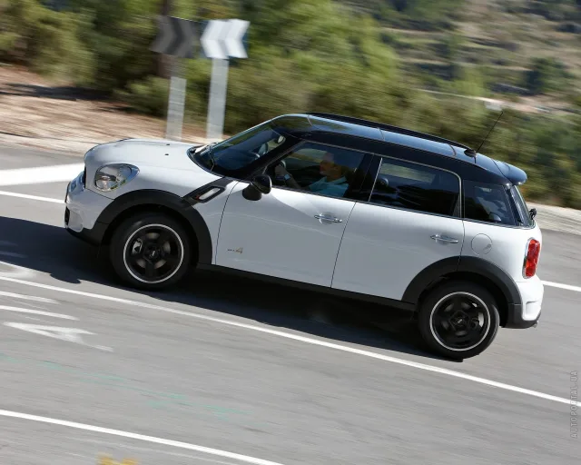 MINI Cooper S Countryman crossover — 17