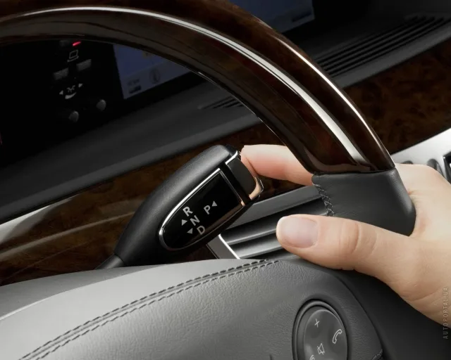 Mercedes-Benz S-Class 2005 седан — 11