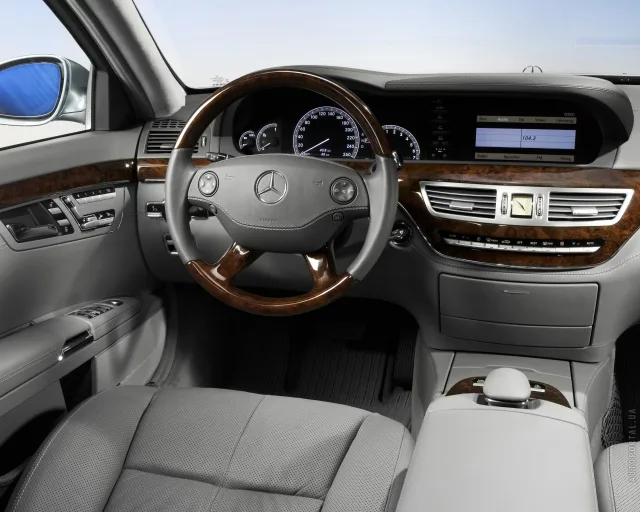 Mercedes-Benz S-Class 2005 седан — 19