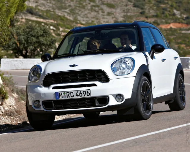 MINI Cooper S Countryman crossover — 18