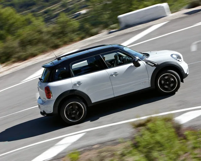 MINI Cooper S Countryman crossover — 24