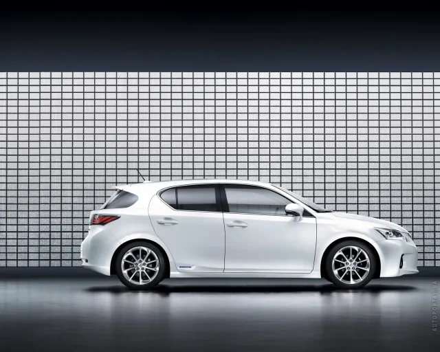 Lexus CT 200h 2011 хетчбек — 25