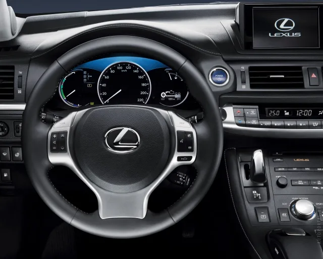 Lexus CT 200h 2011 хетчбек — 7