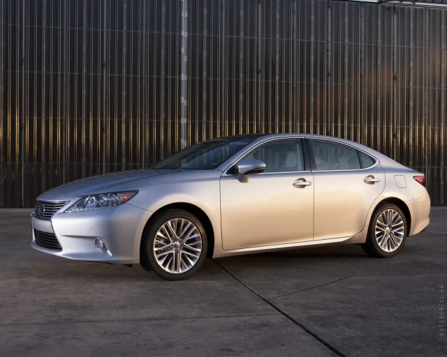 Lexus ES 2012 sedan — 12