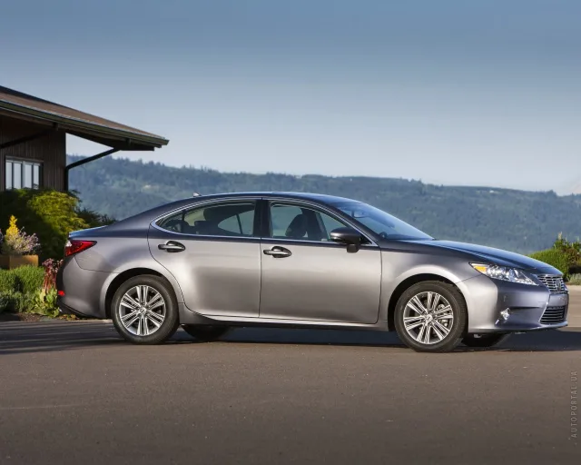 Lexus ES 2012 sedan — 20