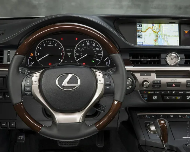 Lexus ES 2012 sedan — 5
