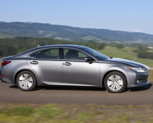 Lexus ES 2012 sedan — 13