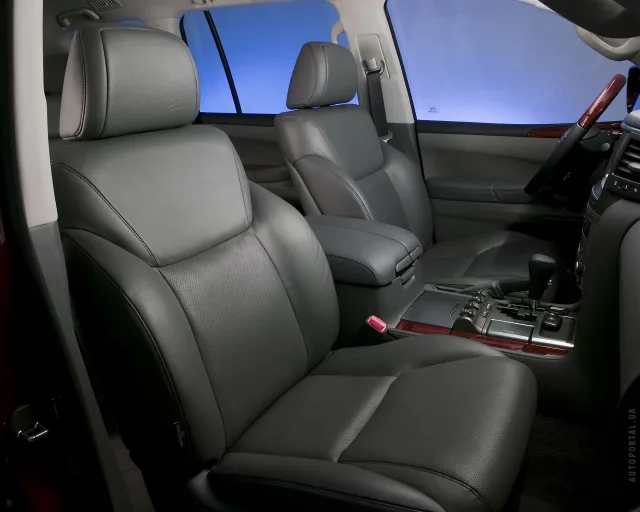 Lexus LX 570 AT Luxury — 10