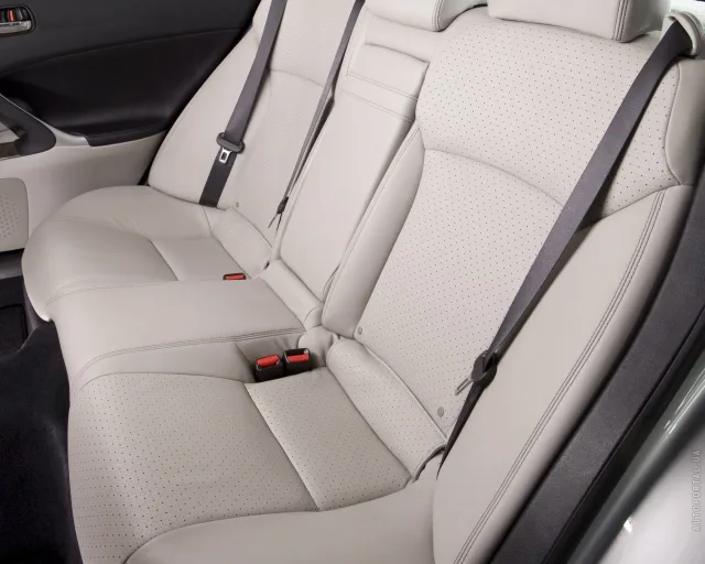 Lexus IS 2005 седан — 2