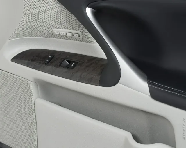 Lexus IS 2005 седан — 18