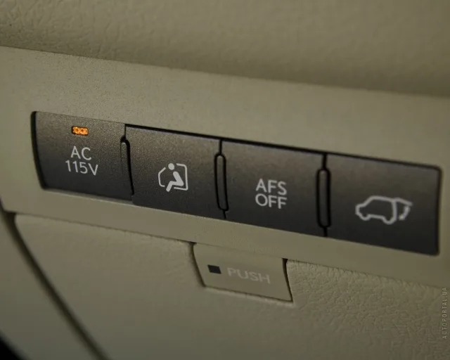 Lexus LX 570 AT Luxury — 16