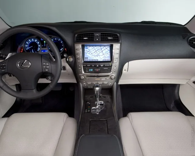 Lexus IS 2005 седан — 20