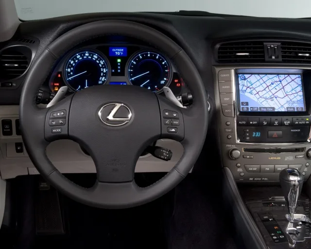 Lexus IS 2005 седан — 17