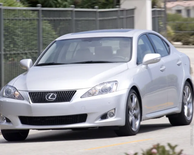 Lexus IS 2005 седан — 25