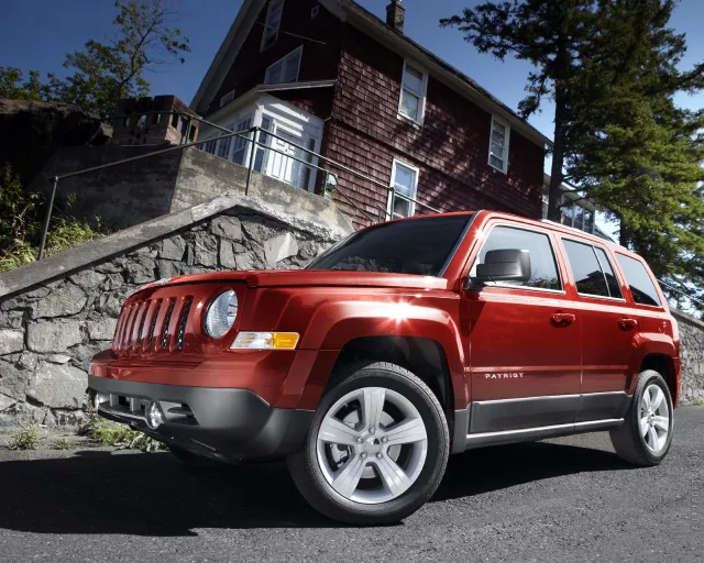 Jeep Patriot 2011 crossover — 14