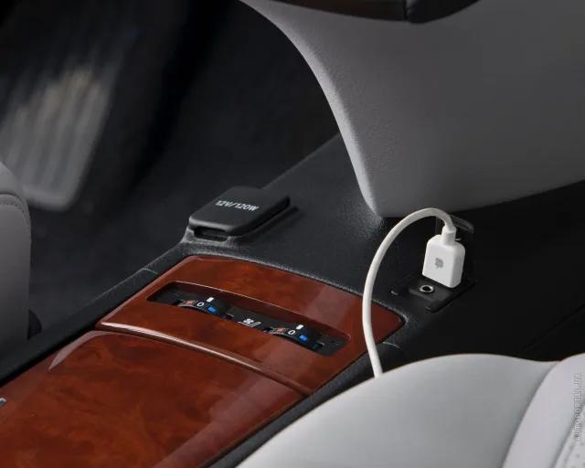 Lexus HS 250h AT — 10