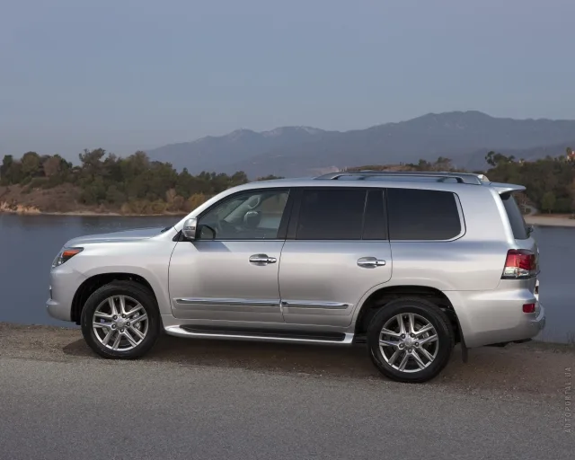 Lexus LX 2012 SUV — 20