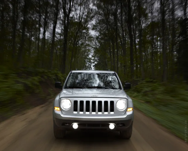 Jeep Patriot 2011 crossover — 16
