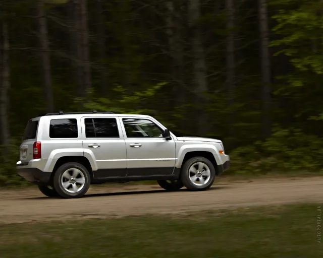 Jeep Patriot 2011 crossover — 24