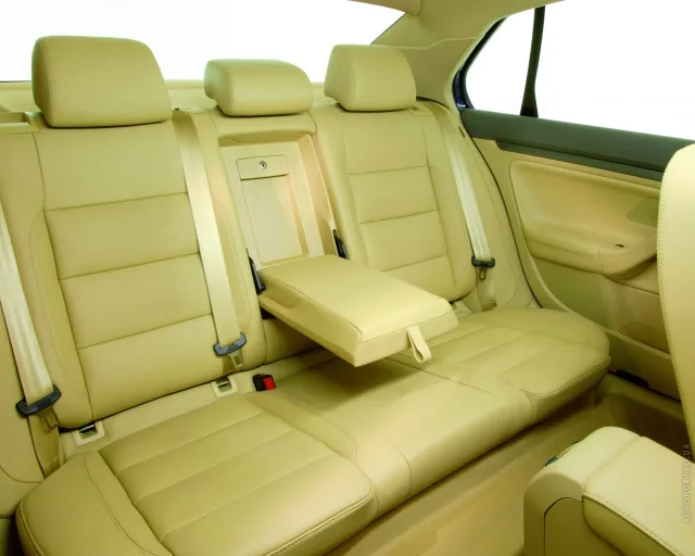 Volkswagen Jetta 2005 седан — 4