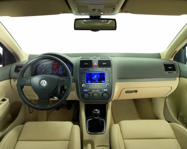 Volkswagen Jetta 2005 седан — 12