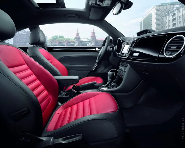 Volkswagen Beetle hatchback — 5