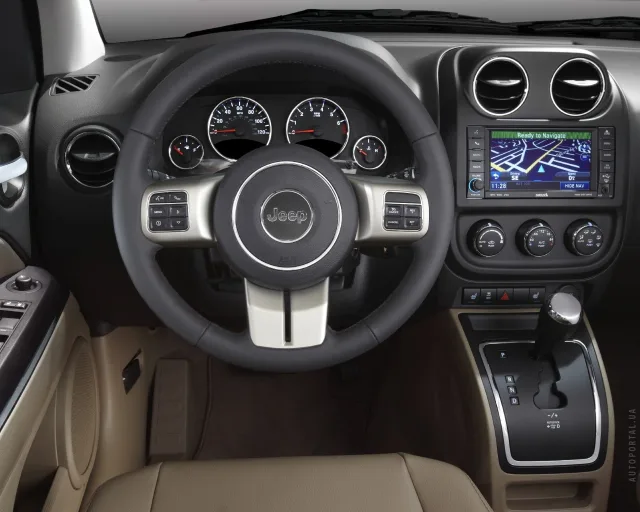 Jeep Compass 2011 кросовер — 3
