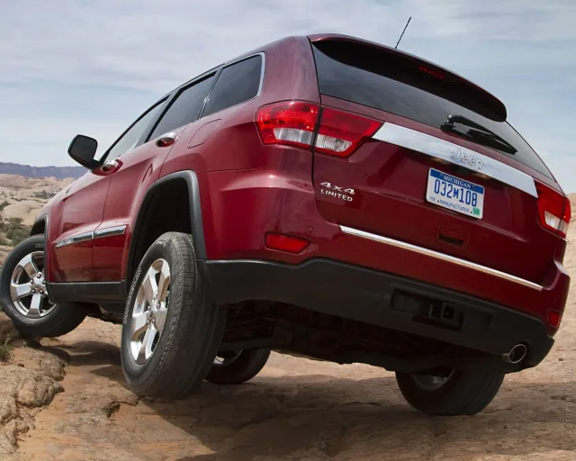 Jeep Grand Cherokee 2011 SUV — 24