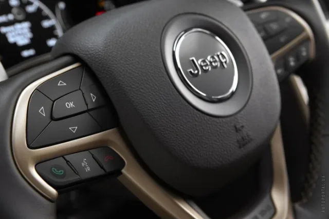 Jeep Grand Cherokee позашляховик — 10