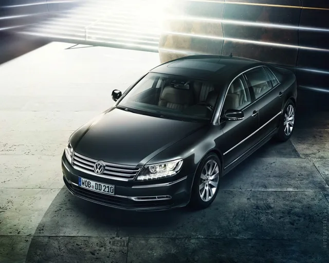 Volkswagen Phaeton 2010 седан — 19